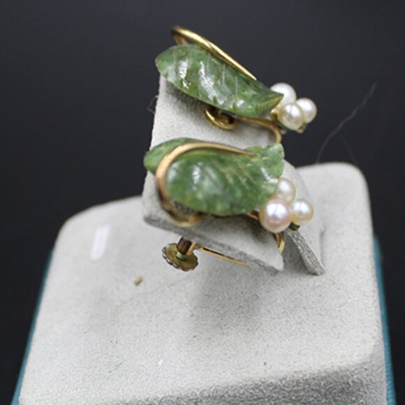 KREMENTZ JADE AND PEARL BROOCH AND EARRINGS - Picture 6 of 10